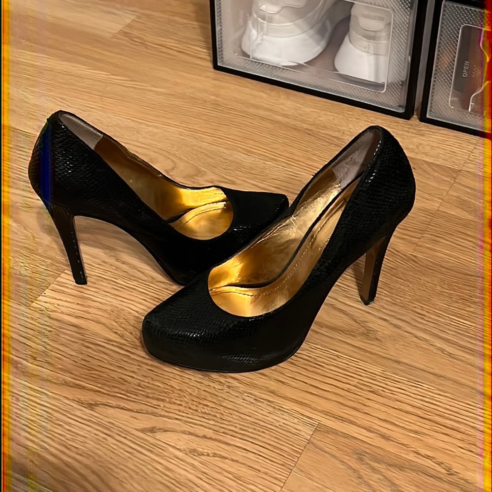 BCBG black heels / size 5